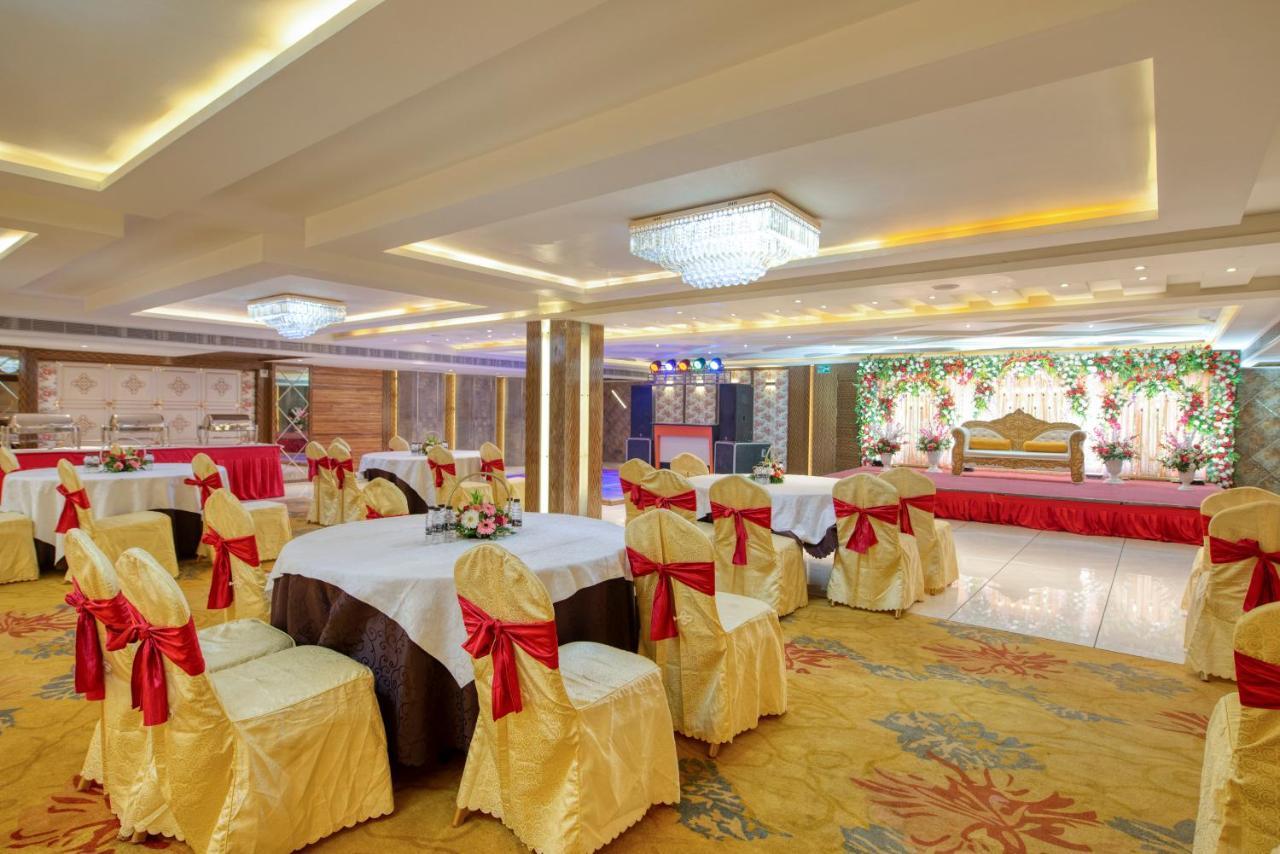 Om Clarks Inn Raebareli Extérieur photo