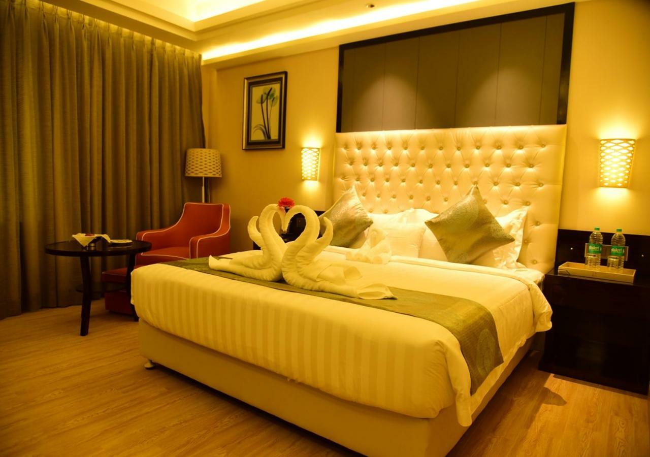 Om Clarks Inn Raebareli Extérieur photo