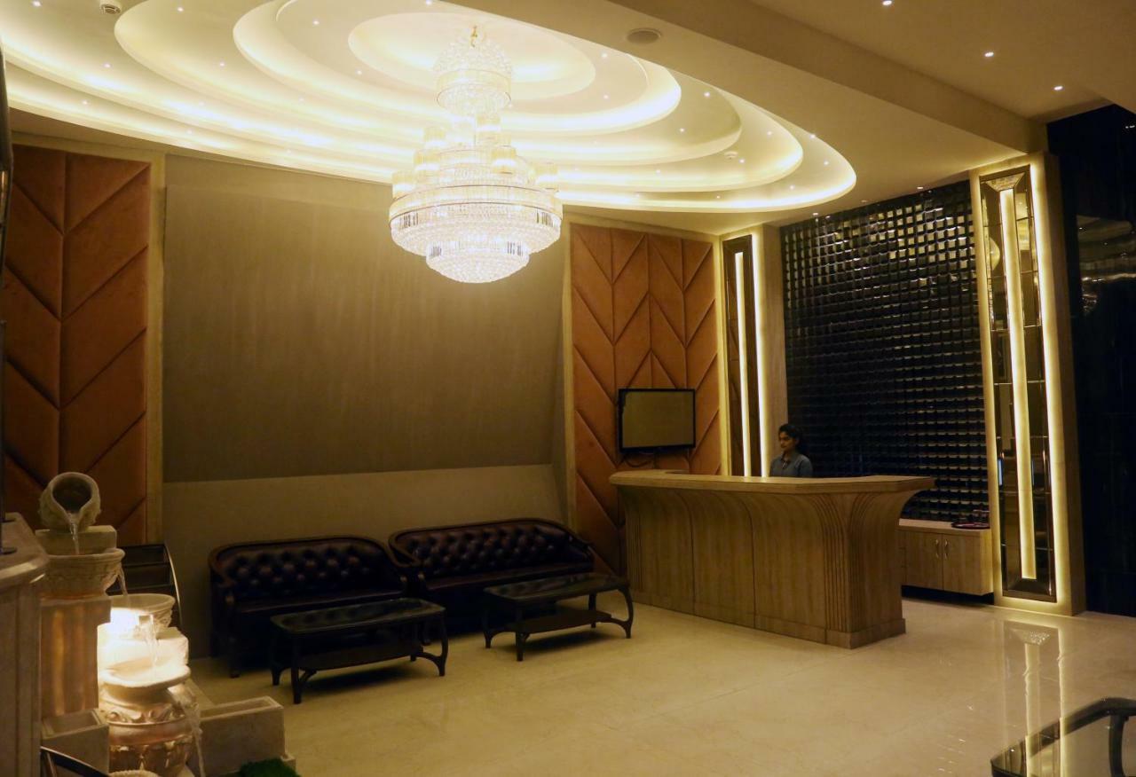 Om Clarks Inn Raebareli Extérieur photo