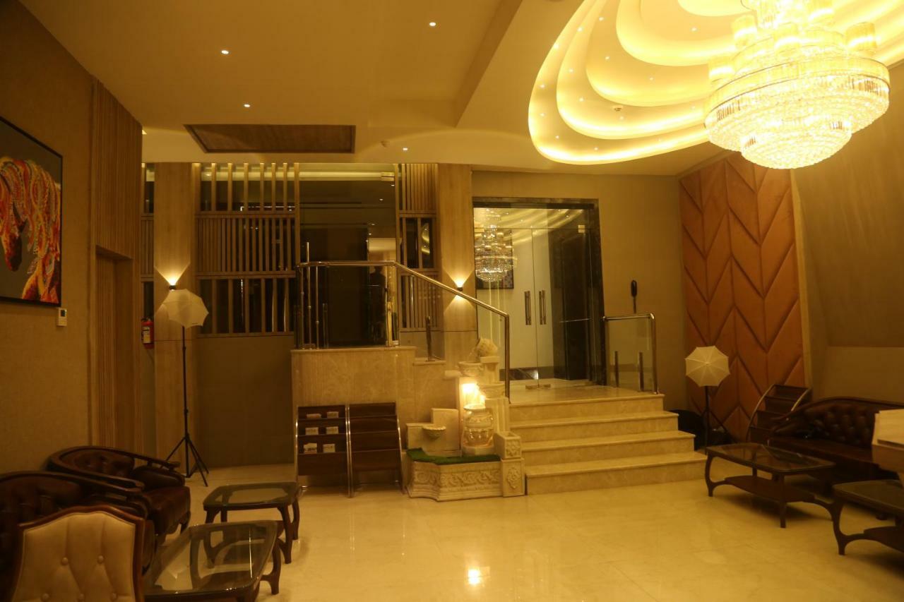 Om Clarks Inn Raebareli Extérieur photo