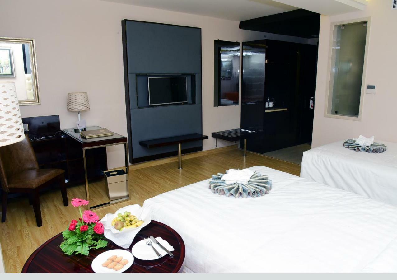 Om Clarks Inn Raebareli Extérieur photo