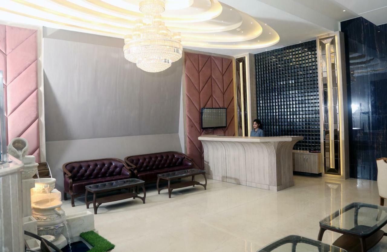 Om Clarks Inn Raebareli Extérieur photo