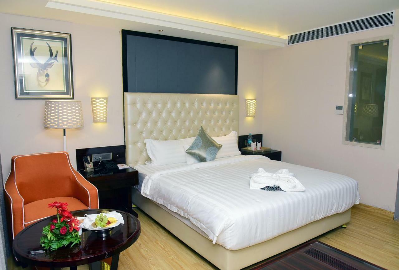 Om Clarks Inn Raebareli Extérieur photo