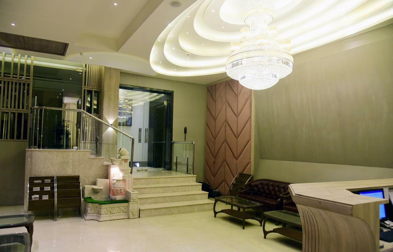 Om Clarks Inn Raebareli Extérieur photo