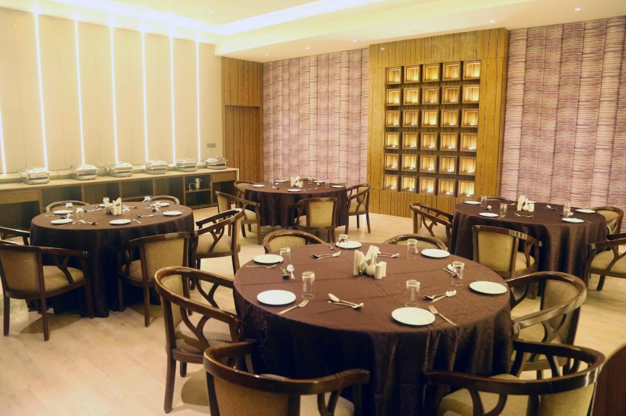 Om Clarks Inn Raebareli Extérieur photo